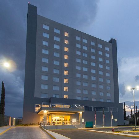 Fiesta Inn Suites Aeropuerto Del Bajio Силао Екстериор снимка