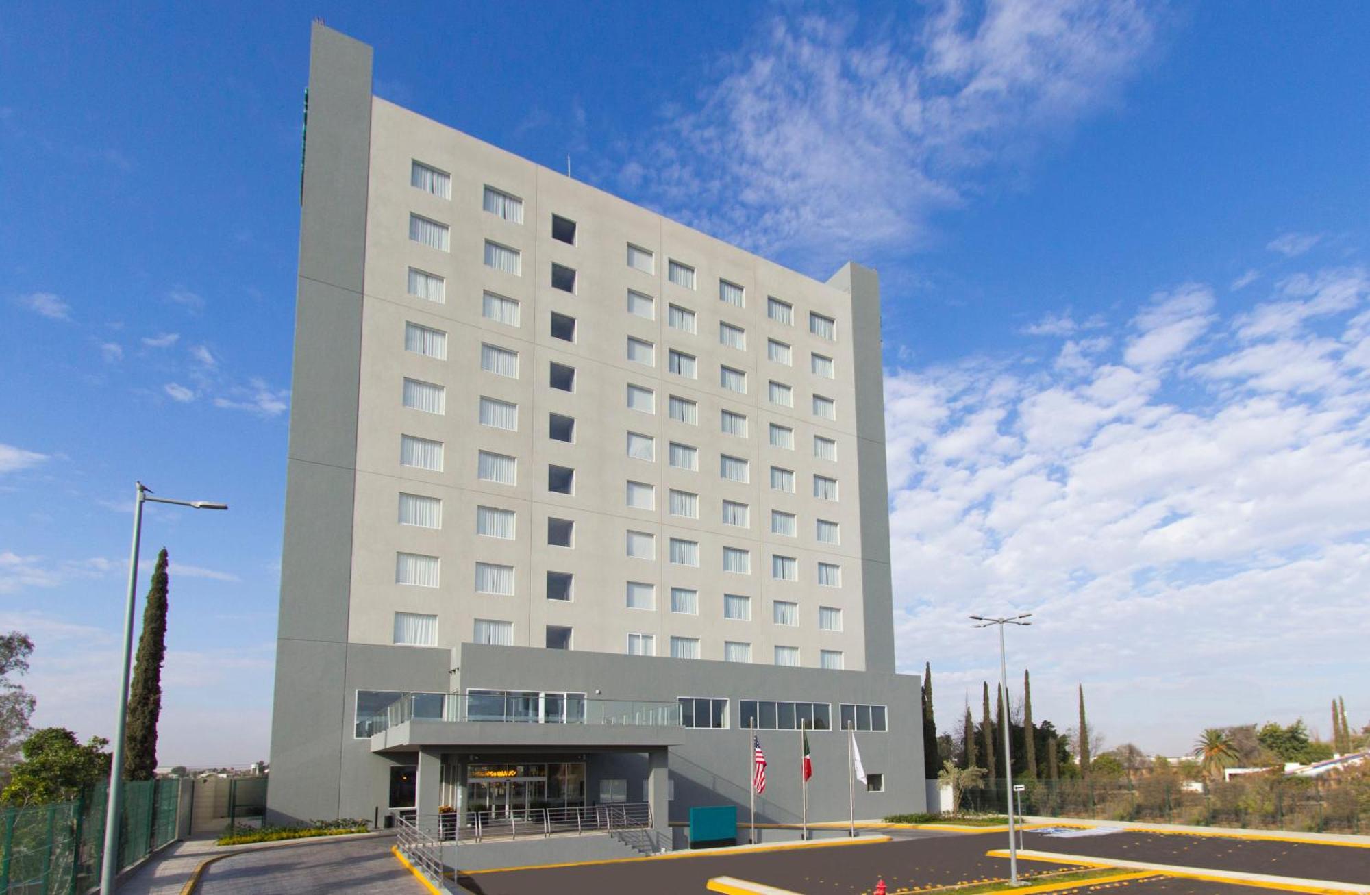 Fiesta Inn Suites Aeropuerto Del Bajio Силао Екстериор снимка