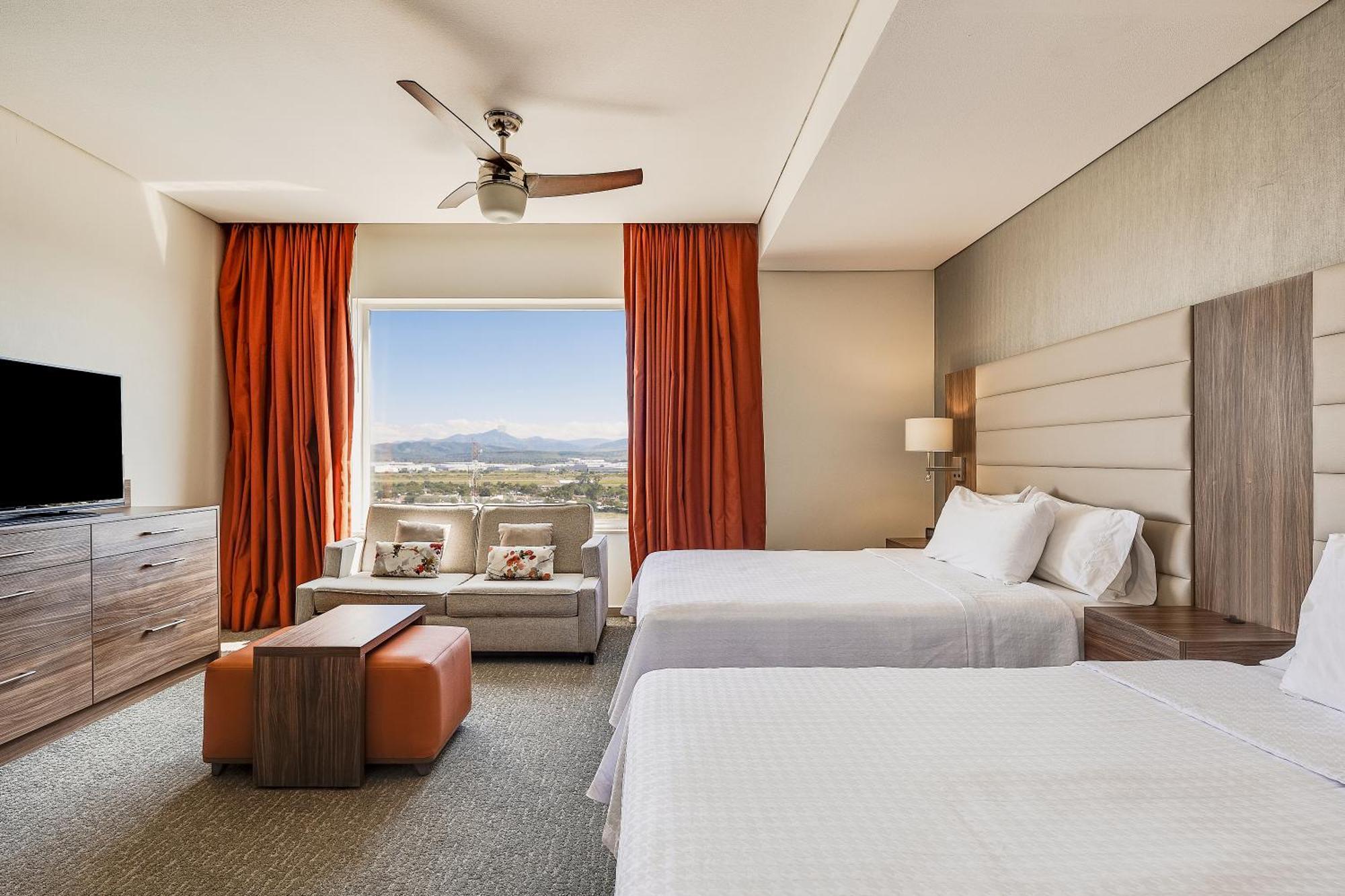 Fiesta Inn Suites Aeropuerto Del Bajio Силао Екстериор снимка