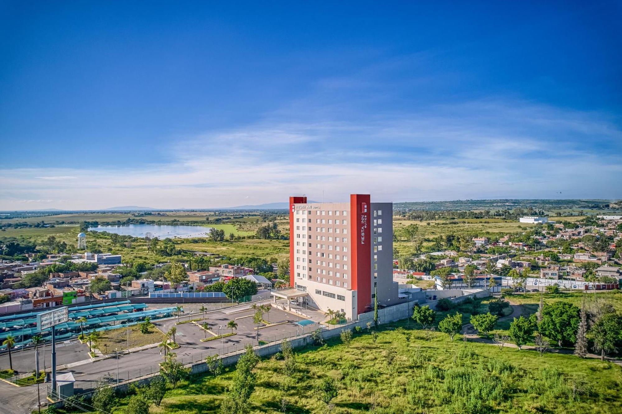 Fiesta Inn Suites Aeropuerto Del Bajio Силао Екстериор снимка