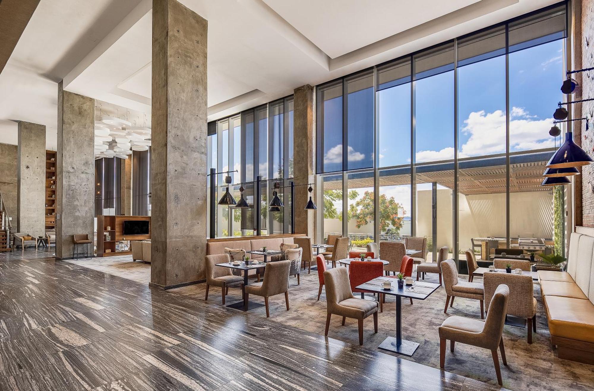 Fiesta Inn Suites Aeropuerto Del Bajio Силао Екстериор снимка